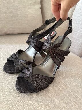 Audrey Brooke women’s black sparkle buckle open toe heels NEW Size 8